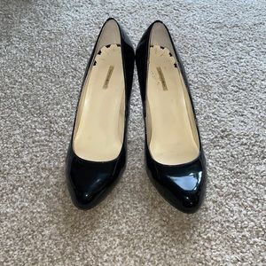 Max Studio black patent pump heels